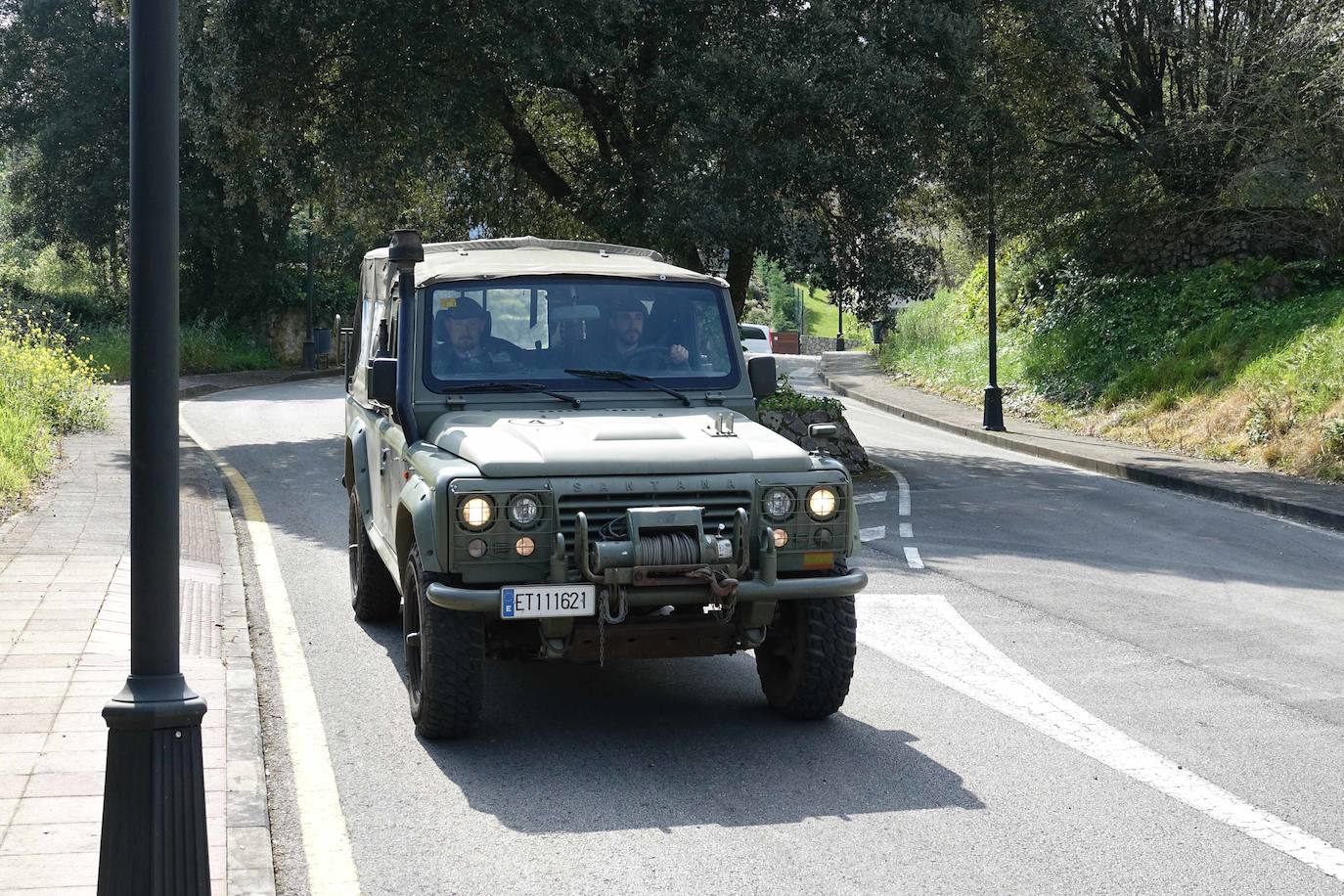 Desde que se decretó el estado de alarma en todo el territorio nacional por la pandemia del coronavirus, los militares han desarrollado labores de limpieza y desinfección alrededor de todo el Principado de Asturias. 