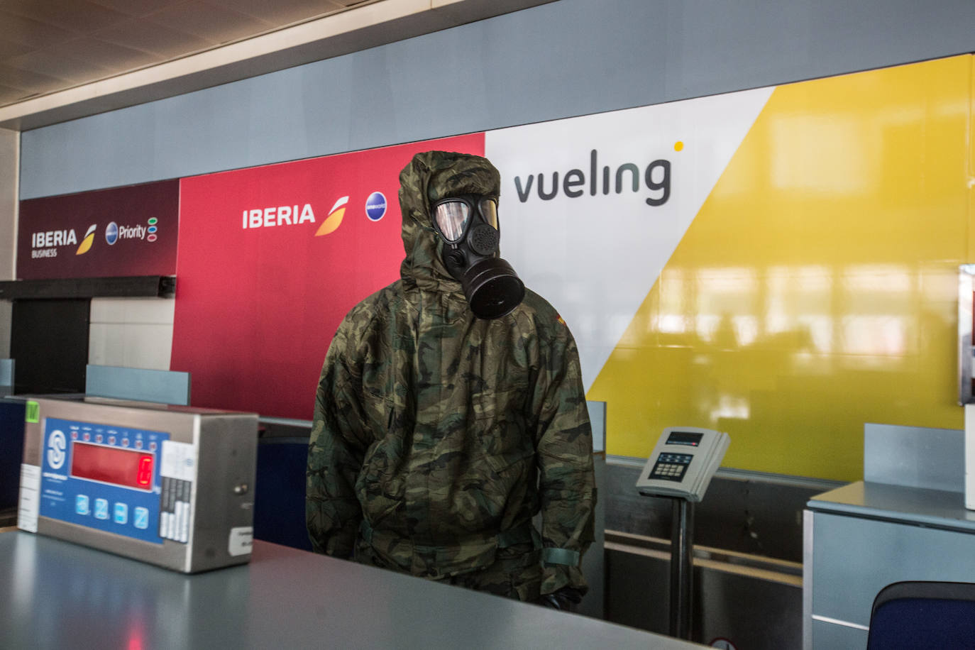 Desde que se decretó el estado de alarma en todo el territorio nacional por la pandemia del coronavirus, los militares han desarrollado labores de limpieza y desinfección alrededor de todo el Principado de Asturias. 