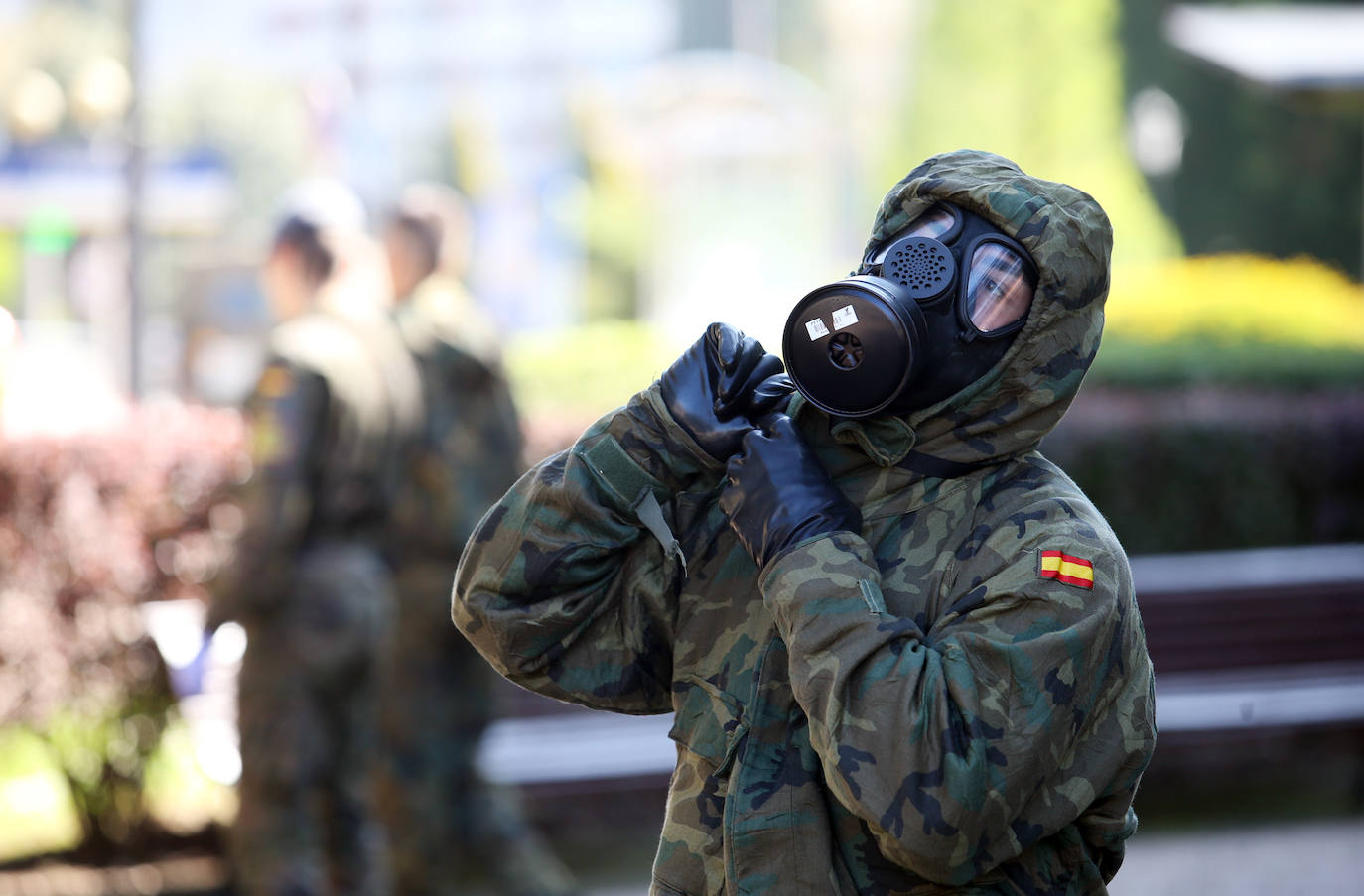 Desde que se decretó el estado de alarma en todo el territorio nacional por la pandemia del coronavirus, los militares han desarrollado labores de limpieza y desinfección alrededor de todo el Principado de Asturias. 