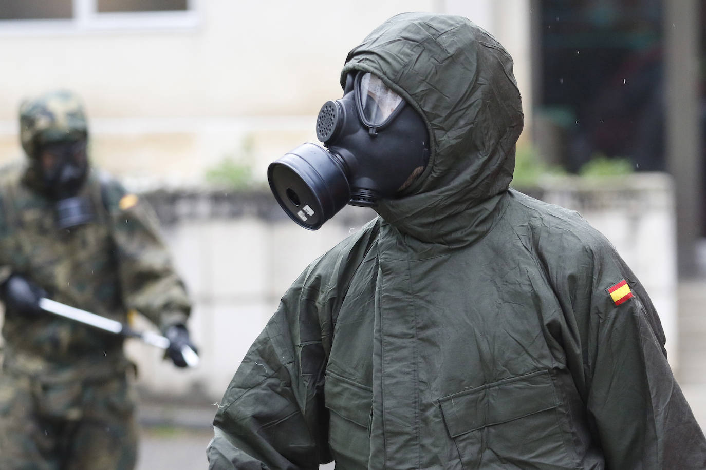 Desde que se decretó el estado de alarma en todo el territorio nacional por la pandemia del coronavirus, los militares han desarrollado labores de limpieza y desinfección alrededor de todo el Principado de Asturias. 