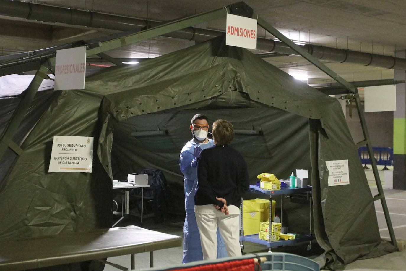 Desde que se decretó el estado de alarma en todo el territorio nacional por la pandemia del coronavirus, los militares han desarrollado labores de limpieza y desinfección alrededor de todo el Principado de Asturias. 