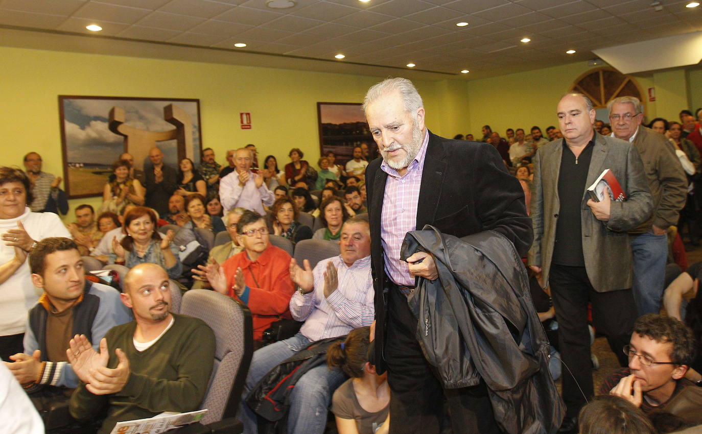 Julio Anguita, excoordinador federal de Izquierda Unida, de 78 años, ha fallecido tras sufrir una parada cardiaca