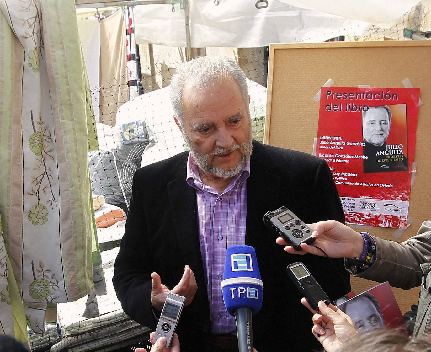 Julio Anguita, excoordinador federal de Izquierda Unida, de 78 años, ha fallecido tras sufrir una parada cardiaca