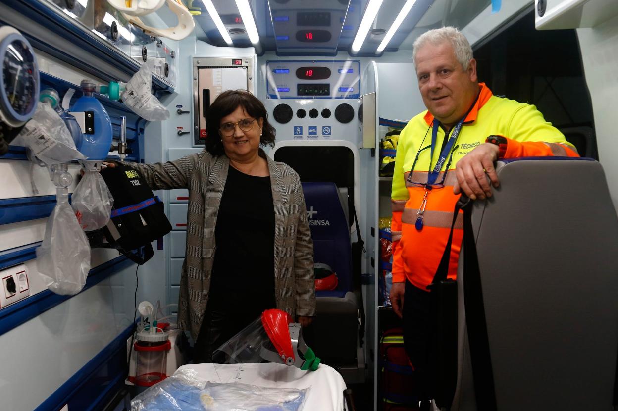 Begoña Martínez Argüelles, el 26 de febrero, en una de las ambulancias de Transinsa, empresa de la que era directora general. 