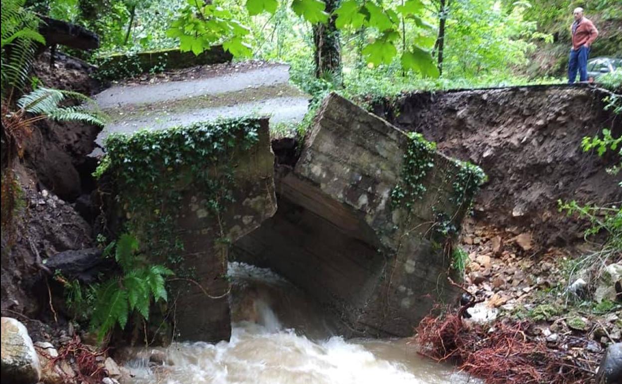 El puente que comunica a las localidades de Modreiros y Pascual. 