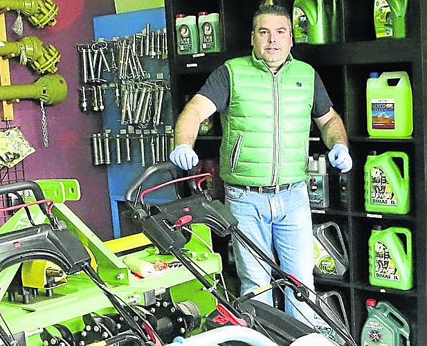 Antonio Sampedro, propietario de la empresa Hidrasam, en Siero