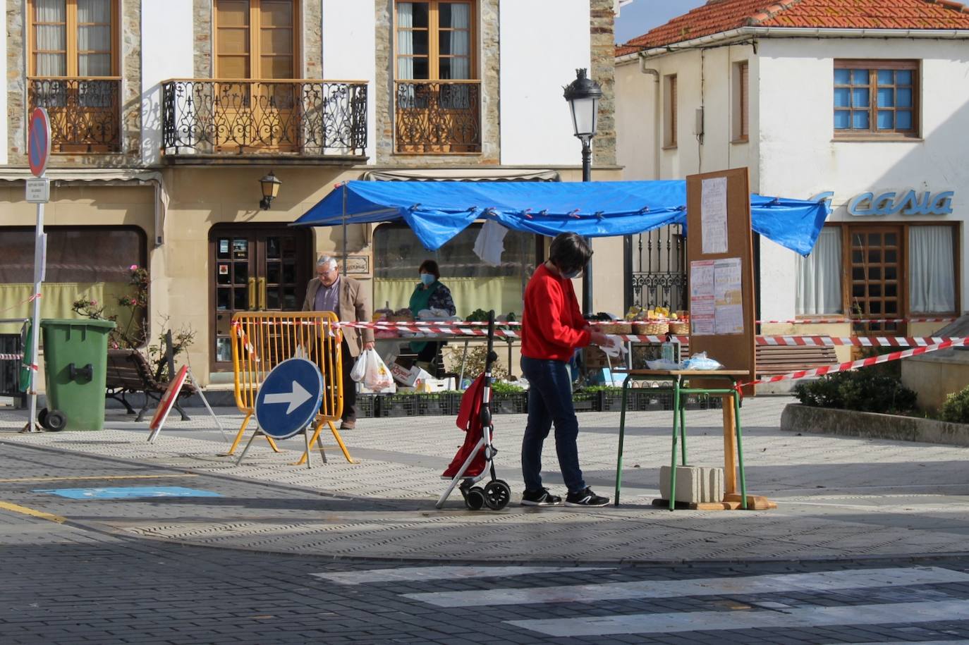 Después de casi dos meses de confinamiento por el coronavirus, las medidas de aislamiento se están relajando en Asturias. El Principado entra este lunes en la fase 1 de la desescalada, aunque continúan vigentes las franjas horarias para pasear y para hacer deporte en la calle. 