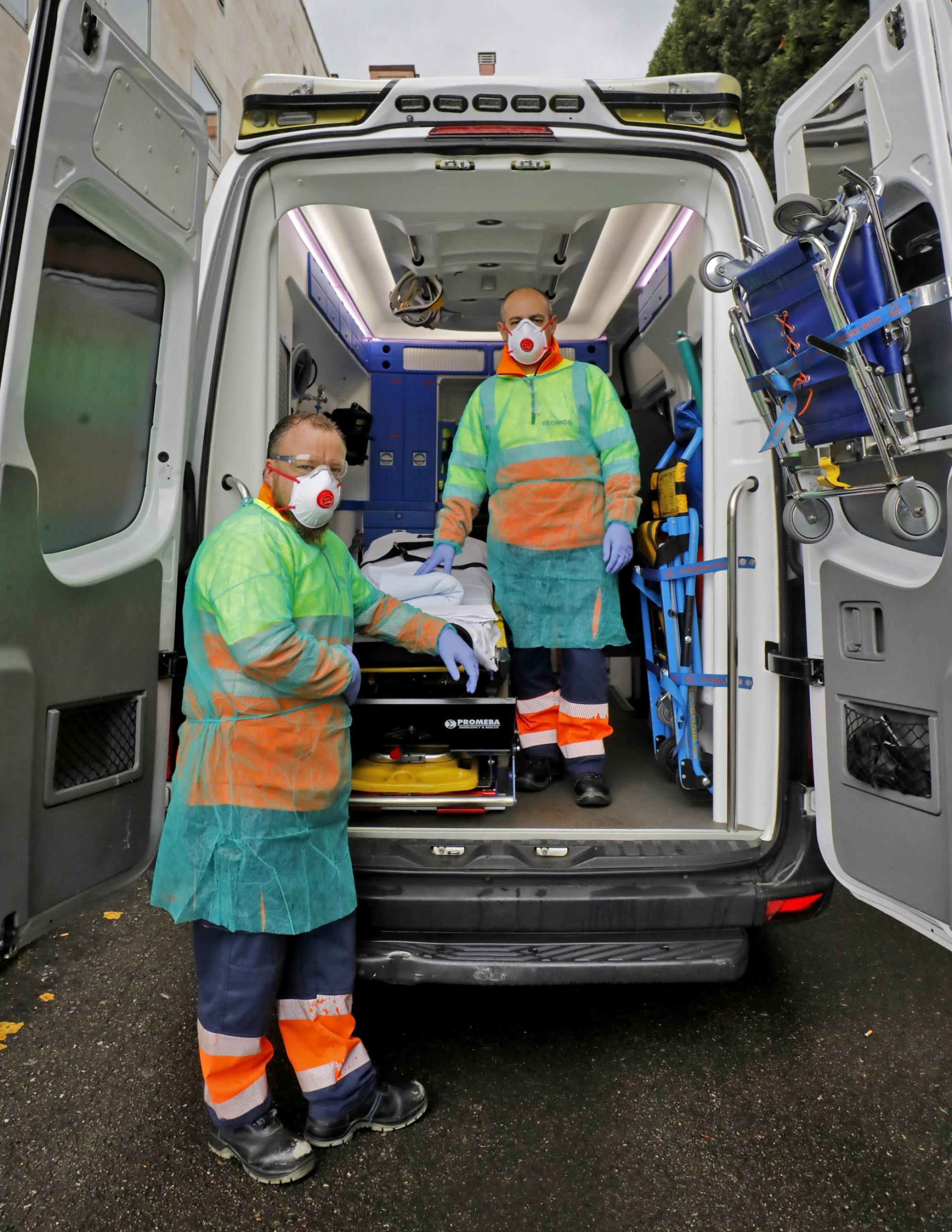Benjamín Thurgood y Germán Rodríguez, equipados para comenzar la jornada de trabajo. 