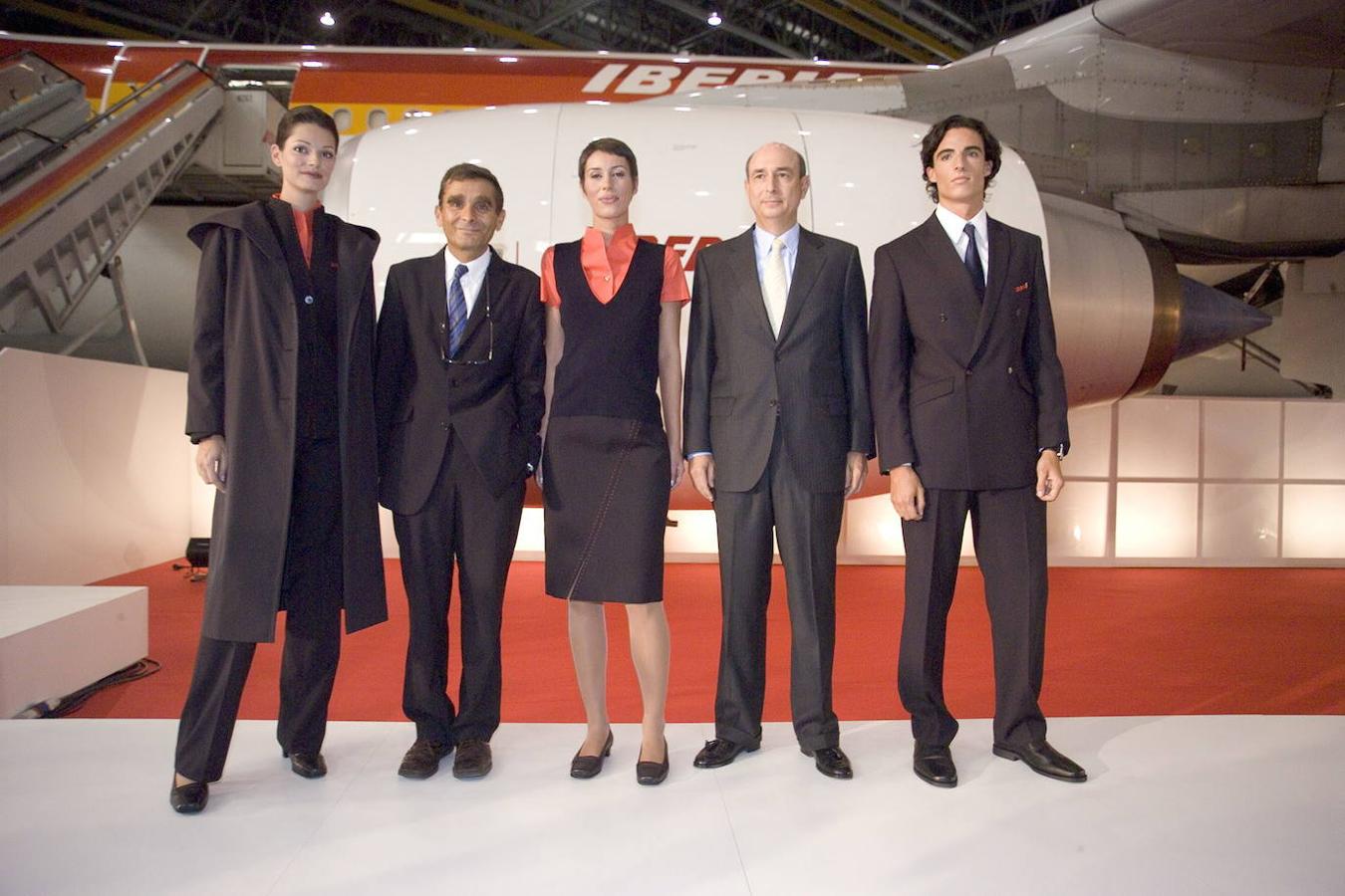 La presentación de los nuevos uniformes de la compañía aérea.