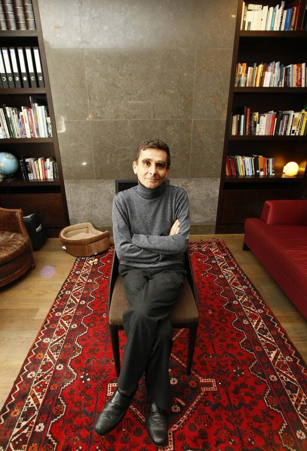 El diseñador gallego Adolfo Domínguez cumple 70 años. 