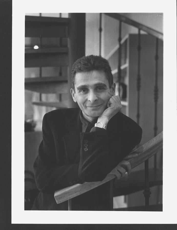 Un viaje a Inglaterra fue lo que hizo a este modisto volver a su ciudad natal en Orense, para revolucionar el mundo de la moda en nuestro país.