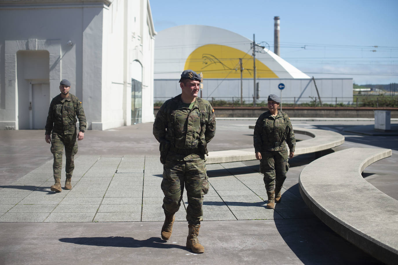 07 de abril. Avilés | Patrulla de militares del Ejército de Tierra, durante el confinamiento. 