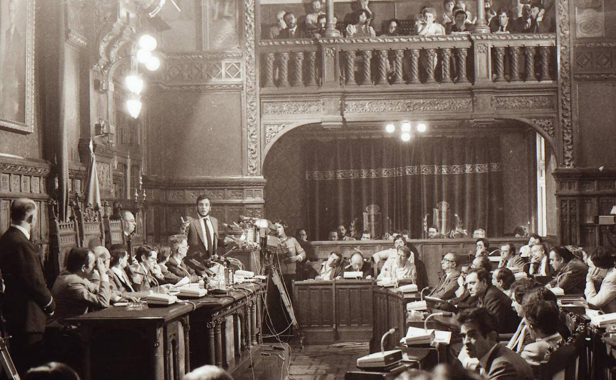 Primera Junta del Primer Gobierno autonómico constitucional asturiano. 