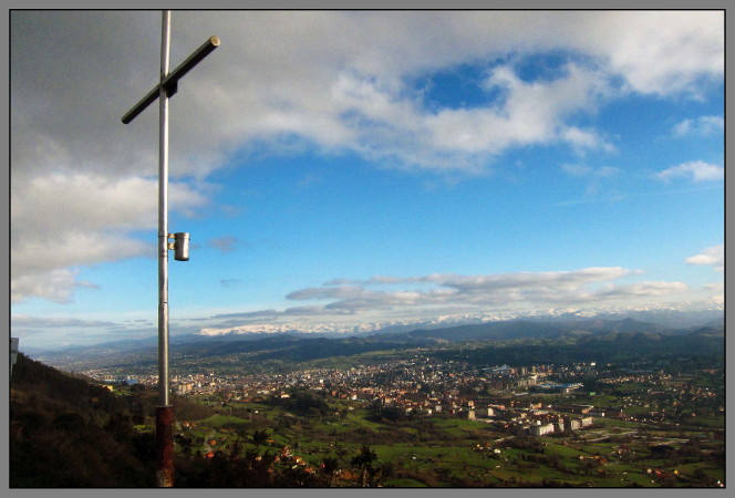 Oviedo desde el Pico Llampaya.