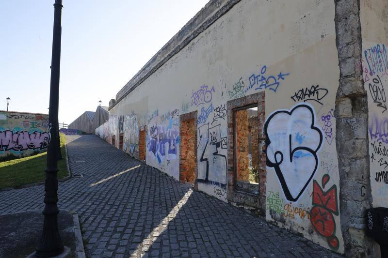 Fotos: Las pintadas vuelven a las calles de Gijón