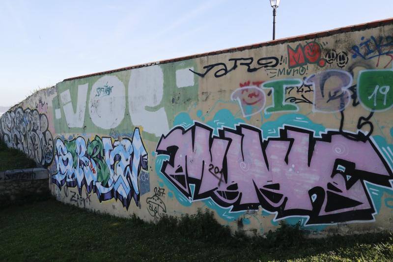 Fotos: Las pintadas vuelven a las calles de Gijón