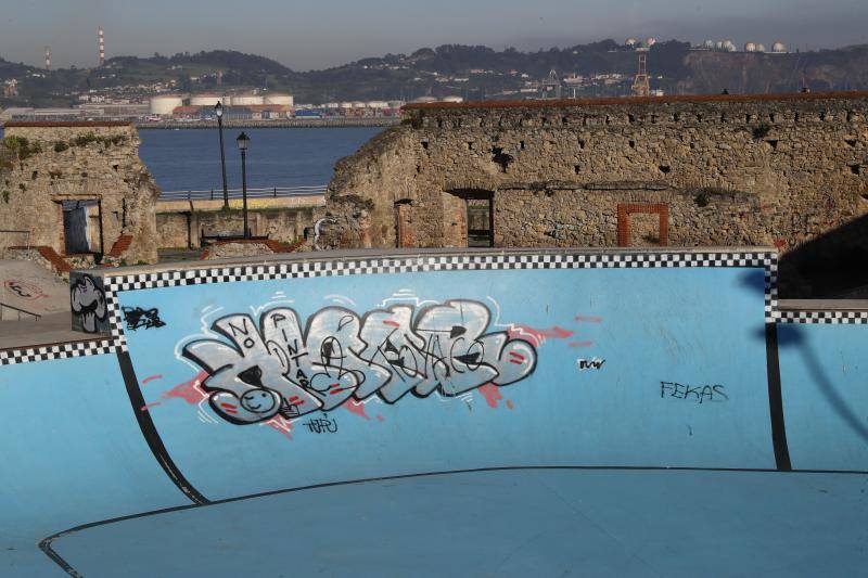 Fotos: Las pintadas vuelven a las calles de Gijón