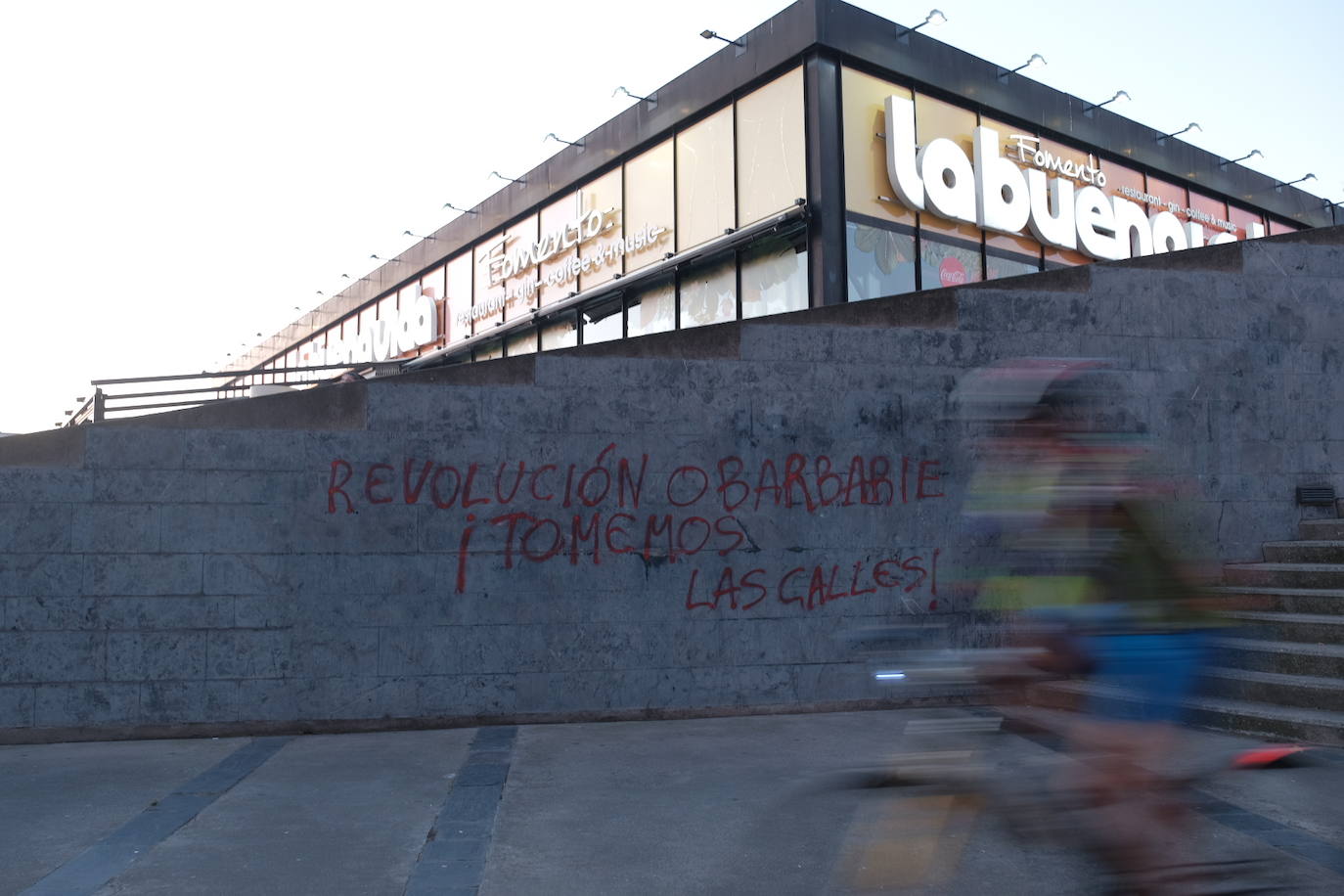 Fotos: Las pintadas vuelven a las calles de Gijón