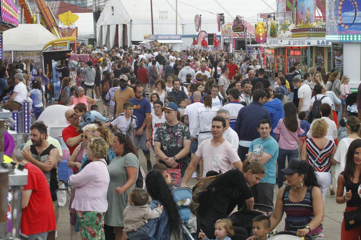 Será difícil volver a ver un lleno como el de la imagen en la Semana Negra, que se celebrará en el CCAI. 