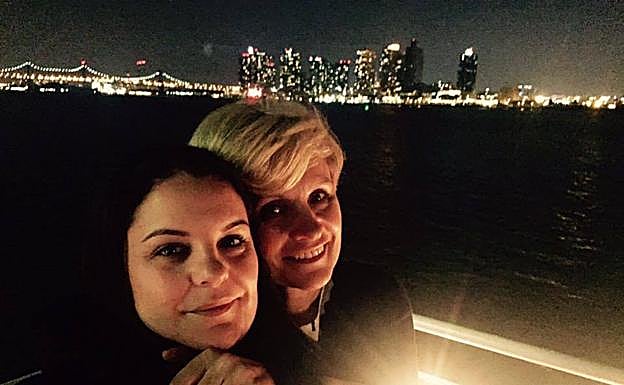 Charo, con su hija Andrea.