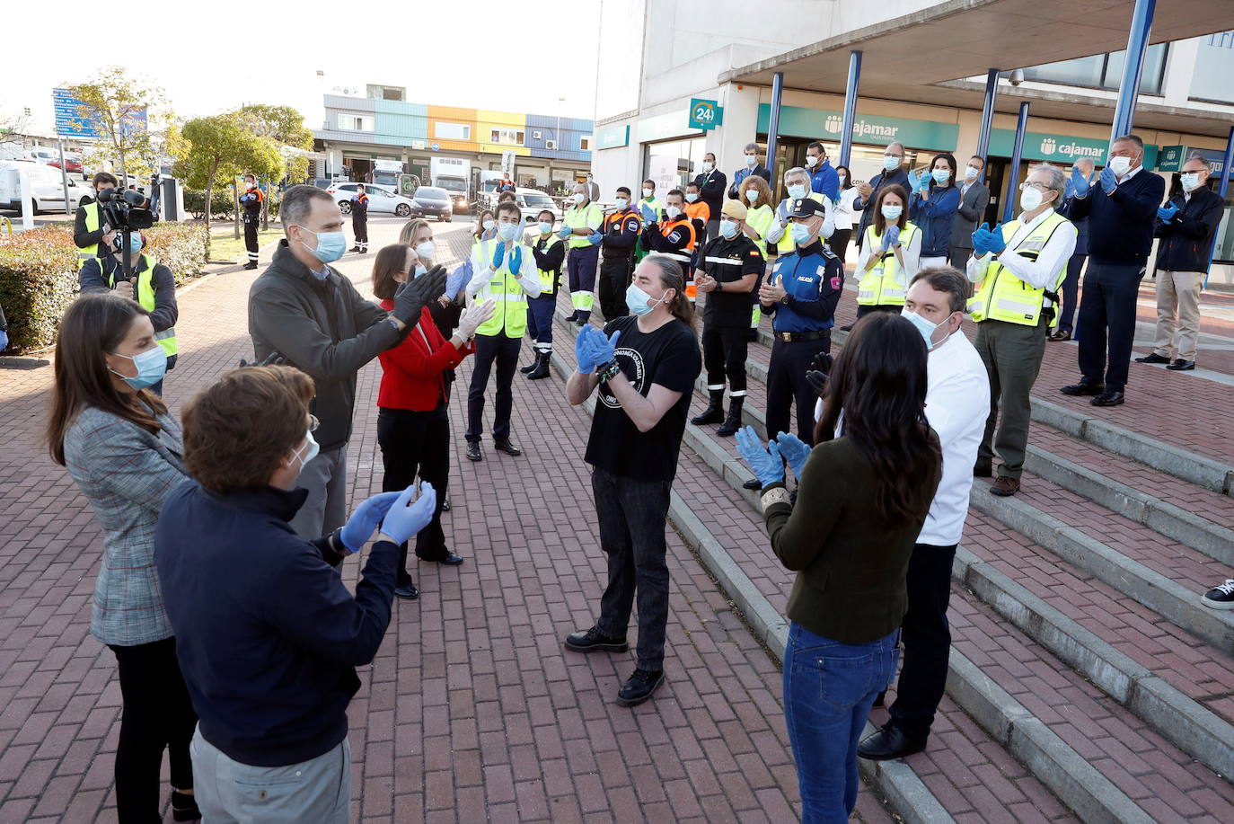 Fotos: Los Reyes visitan de madrugada Mercamadrid para recorrer sus puestos