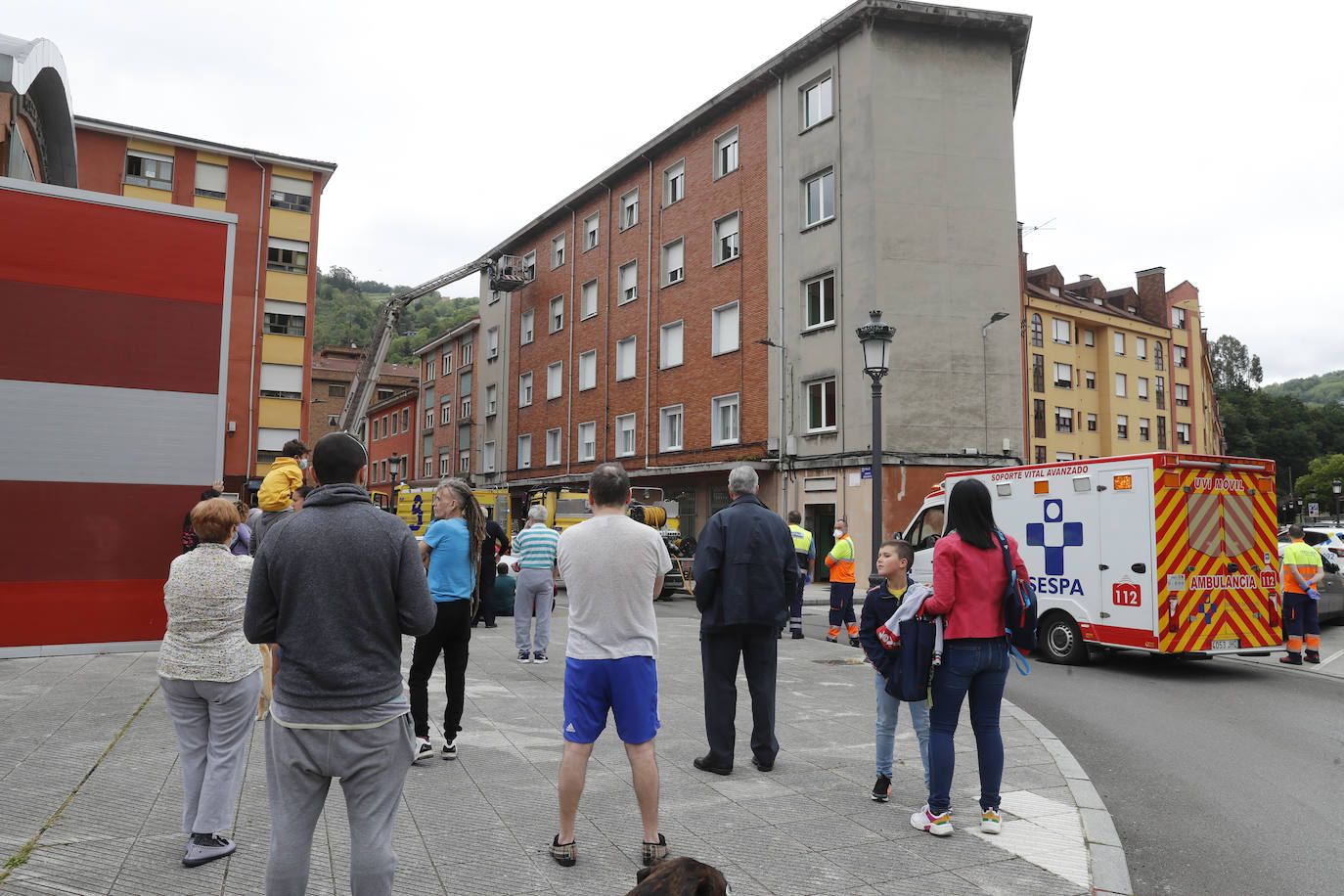 Policía Municipal y bomberos tuvieron que desalojar el inmueble. 