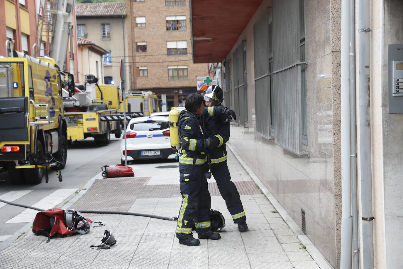 Policía Municipal y bomberos tuvieron que desalojar el inmueble. 