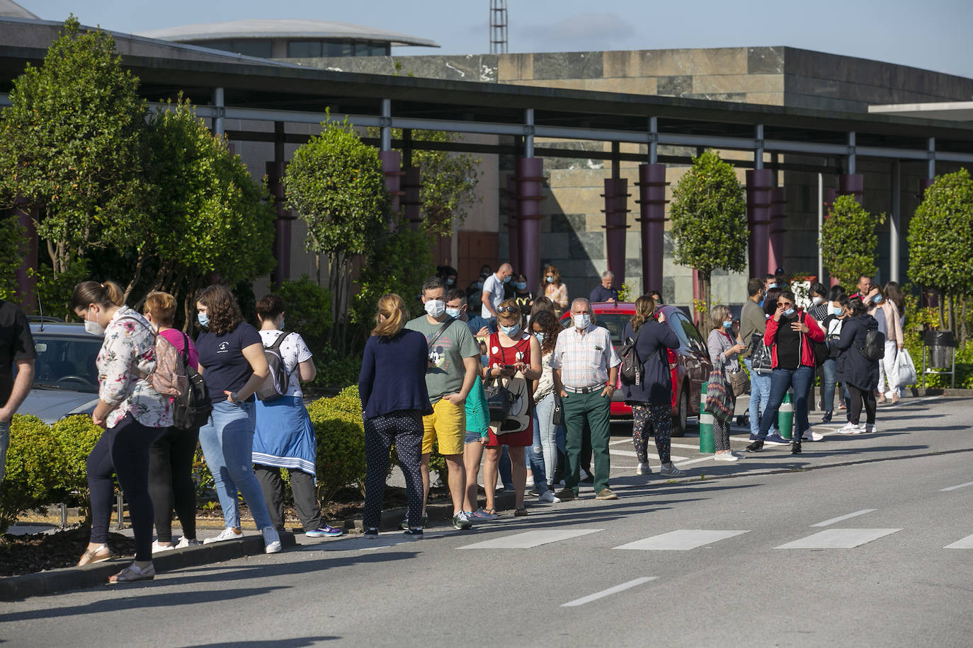 La entrada de Asturias en la Fase 2 ha permitido que los centros comerciales abran sus puertas, así como los locales hosteleros con un aforo de hasta el 50%.