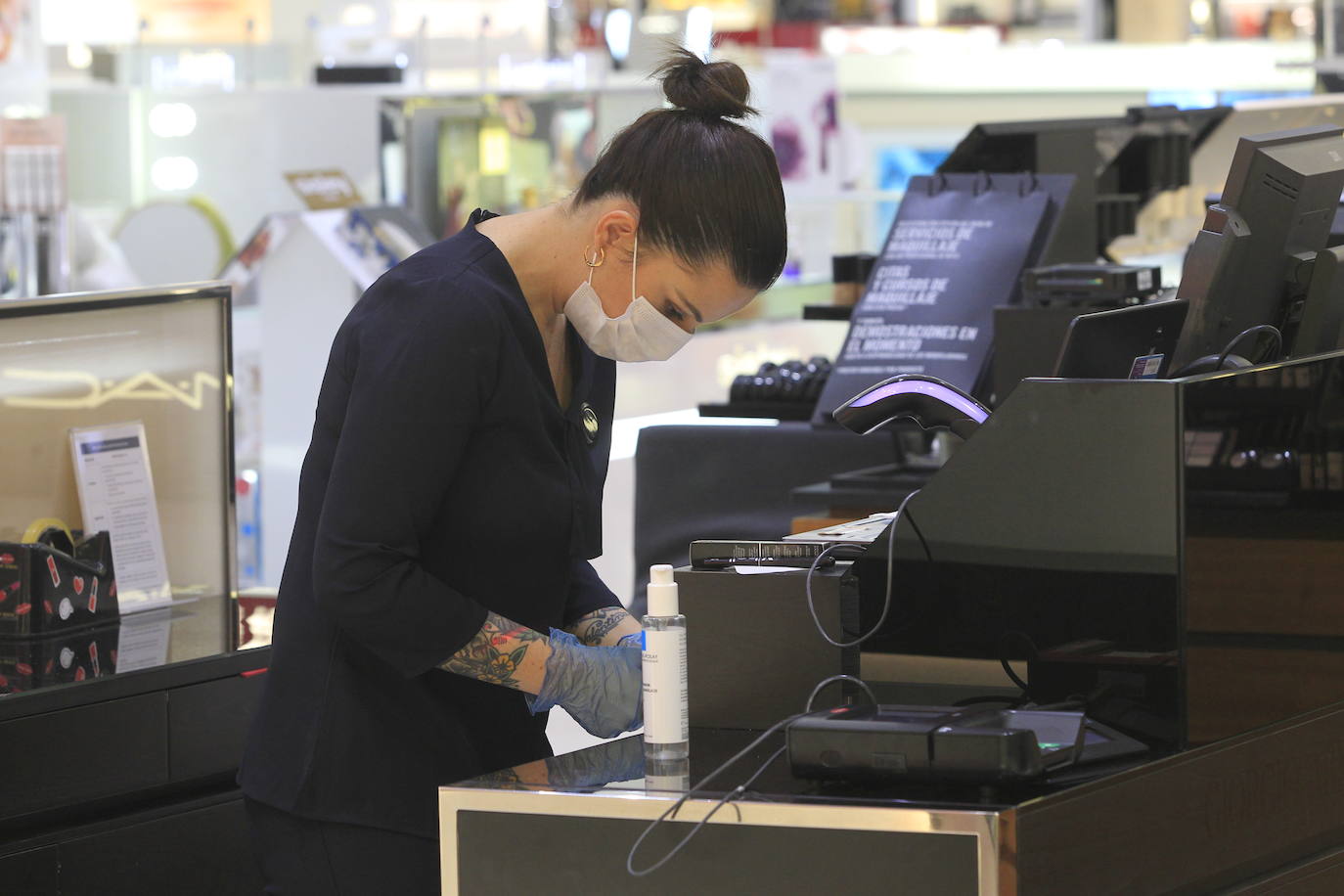 La entrada de Asturias en la Fase 2 ha permitido que los centros comerciales abran sus puertas, así como los locales hosteleros con un aforo de hasta el 50%.