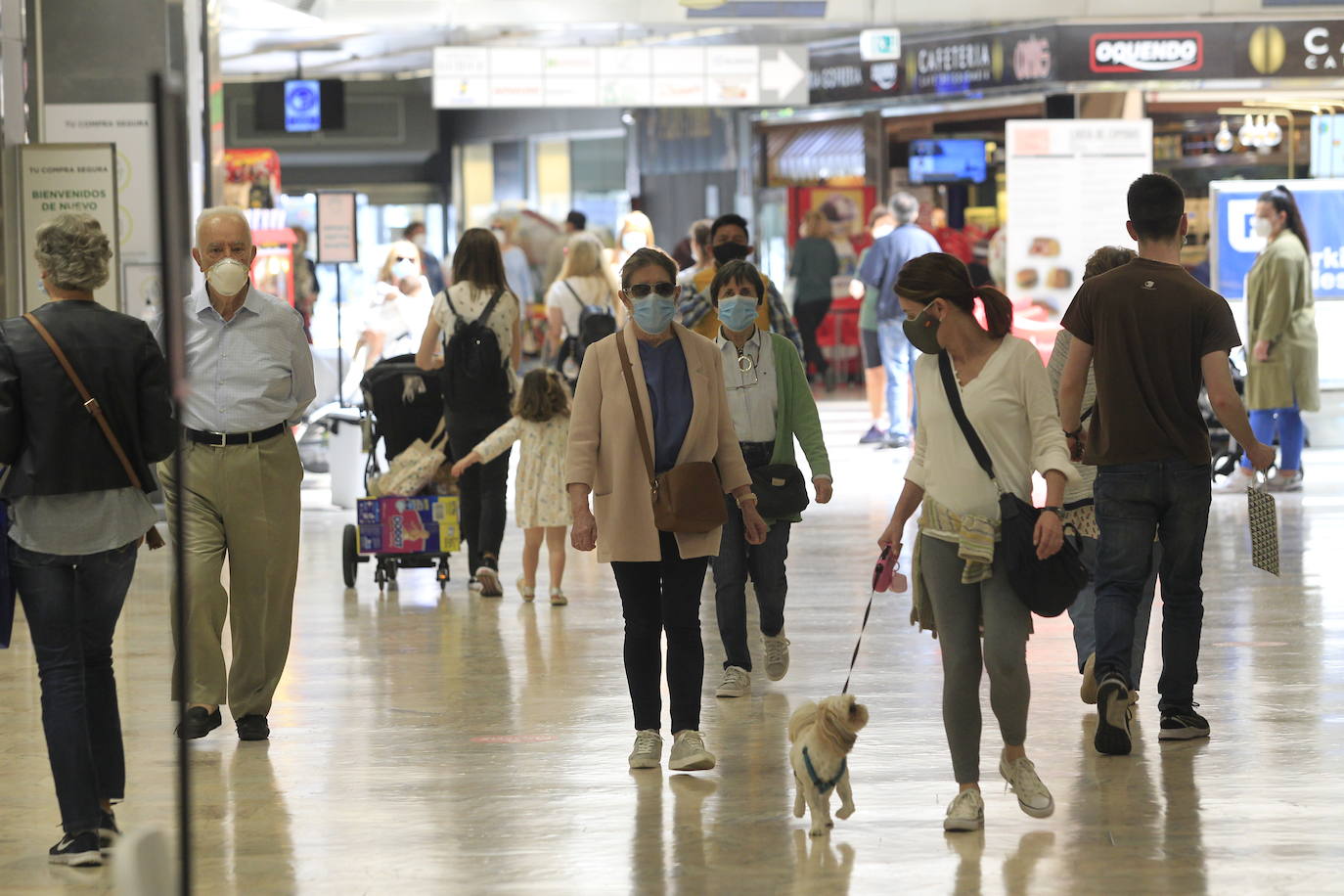 La entrada de Asturias en la Fase 2 ha permitido que los centros comerciales abran sus puertas, así como los locales hosteleros con un aforo de hasta el 50%.