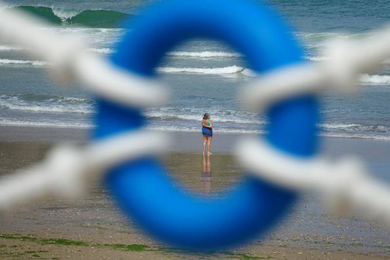 Con la entrada de Asturias en la Fase 2, muchos ciudadanos se han animado a volver a los arenales con todas las precauciones que exige el proceso de desescalada.