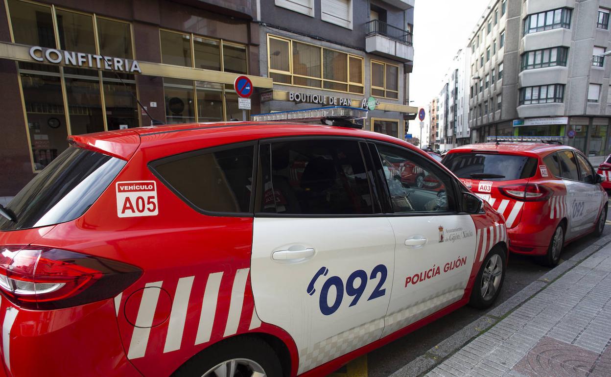 Un vehículo de la Policía Local de Gijón. 