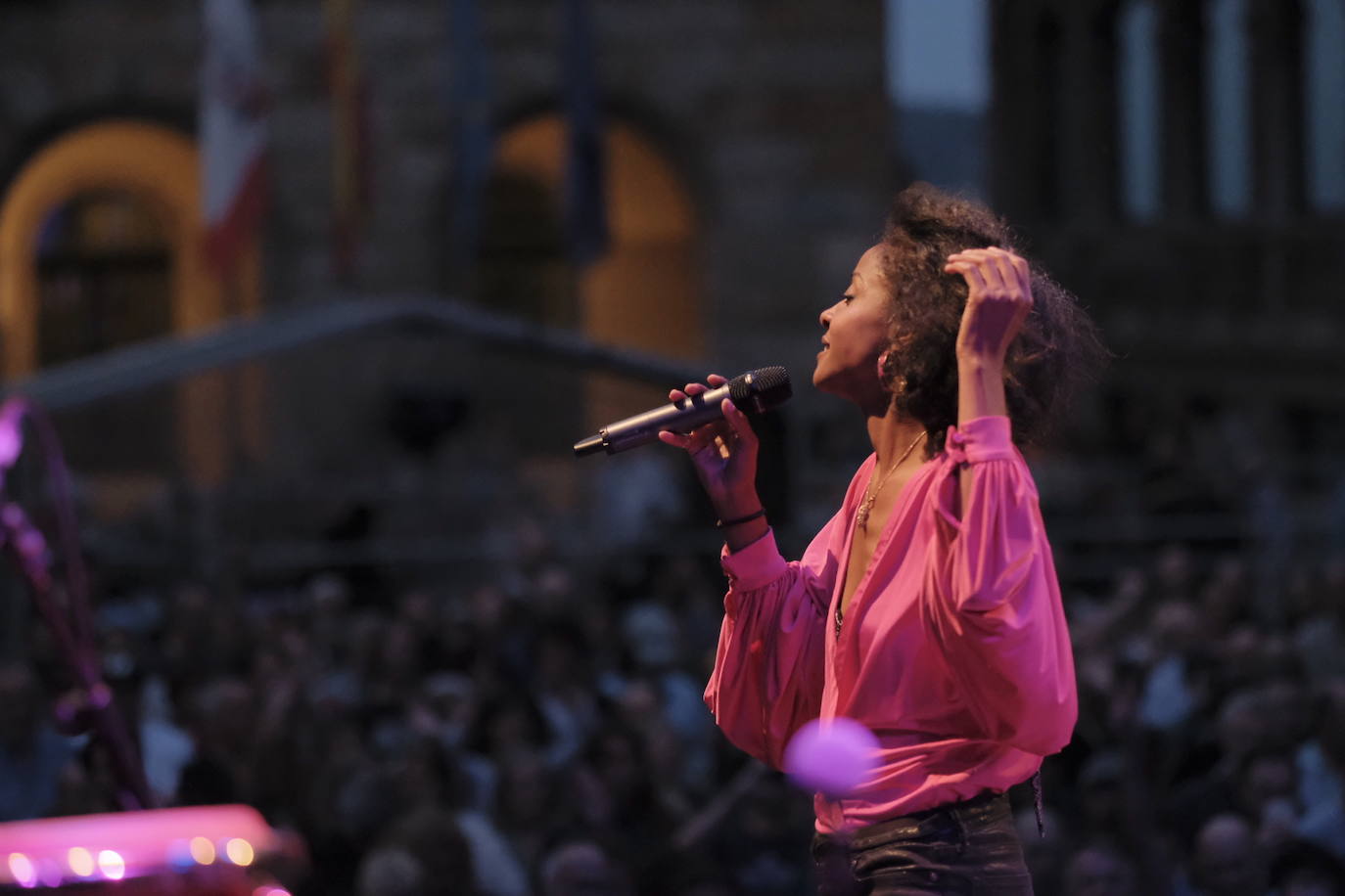 Concierto de Gizelle Smith en la plaza Mayor para el Festival Euroyeyé 2019. 