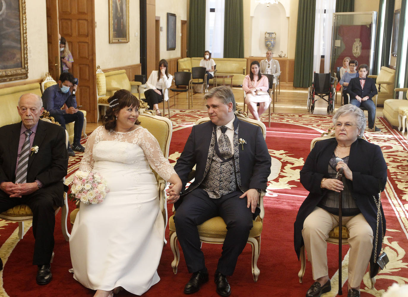 Pablo Álvarez y Begoña Alonso fueron los primeros en casarse en el Ayuntamiento en la Fase 2.