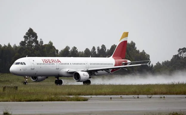 Las agencias de viajes abren el 8 de junio e Iberia tendrá un vuelo diario desde Asturias en julio 