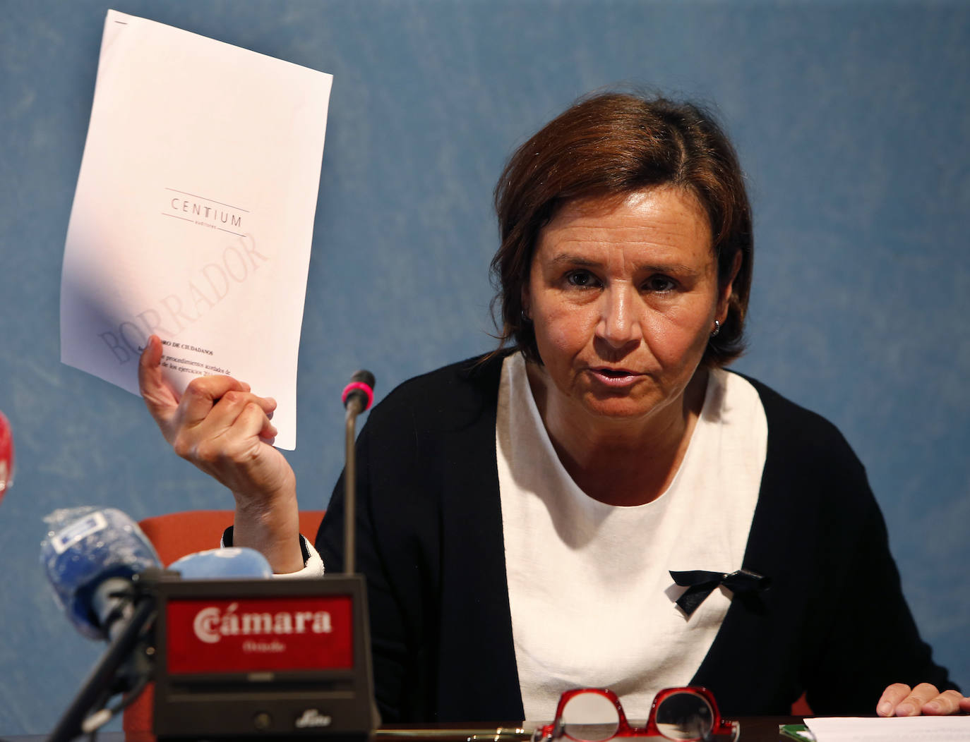 La presidenta de Foro, Carmen Moriyón, ayer durante la rueda de prensa que ofreció en Oviedo. p. lorenzana 