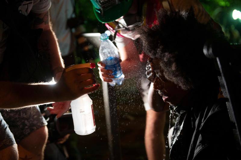 La muerte de un hombre negro desarmado, George Floyd, a manos de la policía en Minneapolis, encendió la última ola de indignación en Estados Unidos por el uso repetido de la fuerza letal contra los afroamericanos. Después de cinco noches consecutivas de manifestaciones contra el racismo y la brutalidad policial, las protestas se aproximaron a la Casa Blanca, residencia del presidente de EE UU, Donald Trump. 