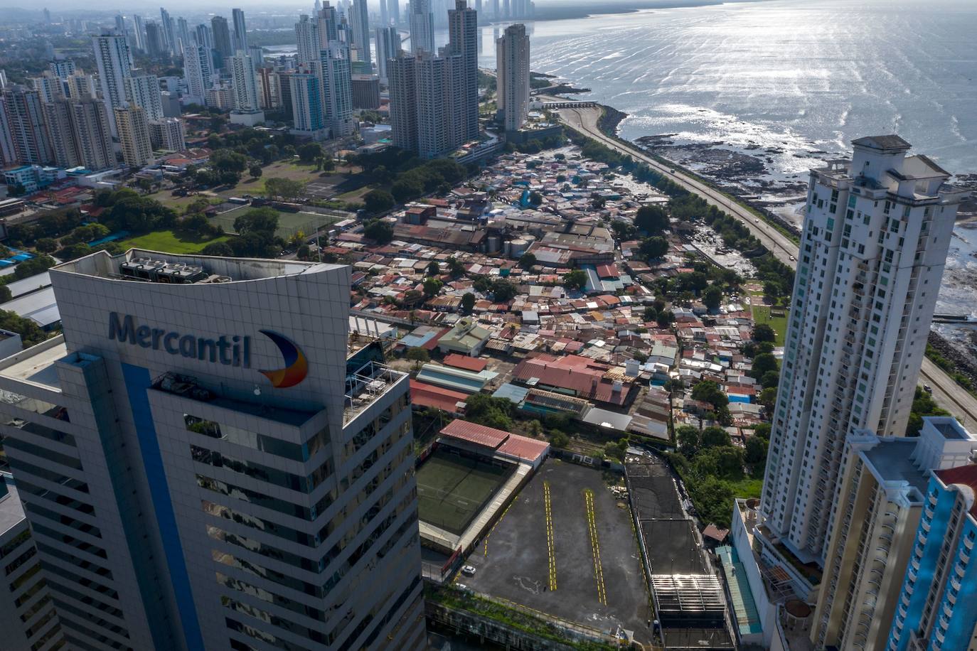 Boca La Caja. Panamá | El coronavirus ha sacudido a gran parte del mundo. Los vecindarios superpoblados y una gran población dentro de los niveles de pobreza son un gran desafío que enfrentan los países latinoamericanos durante la pandemia global. 