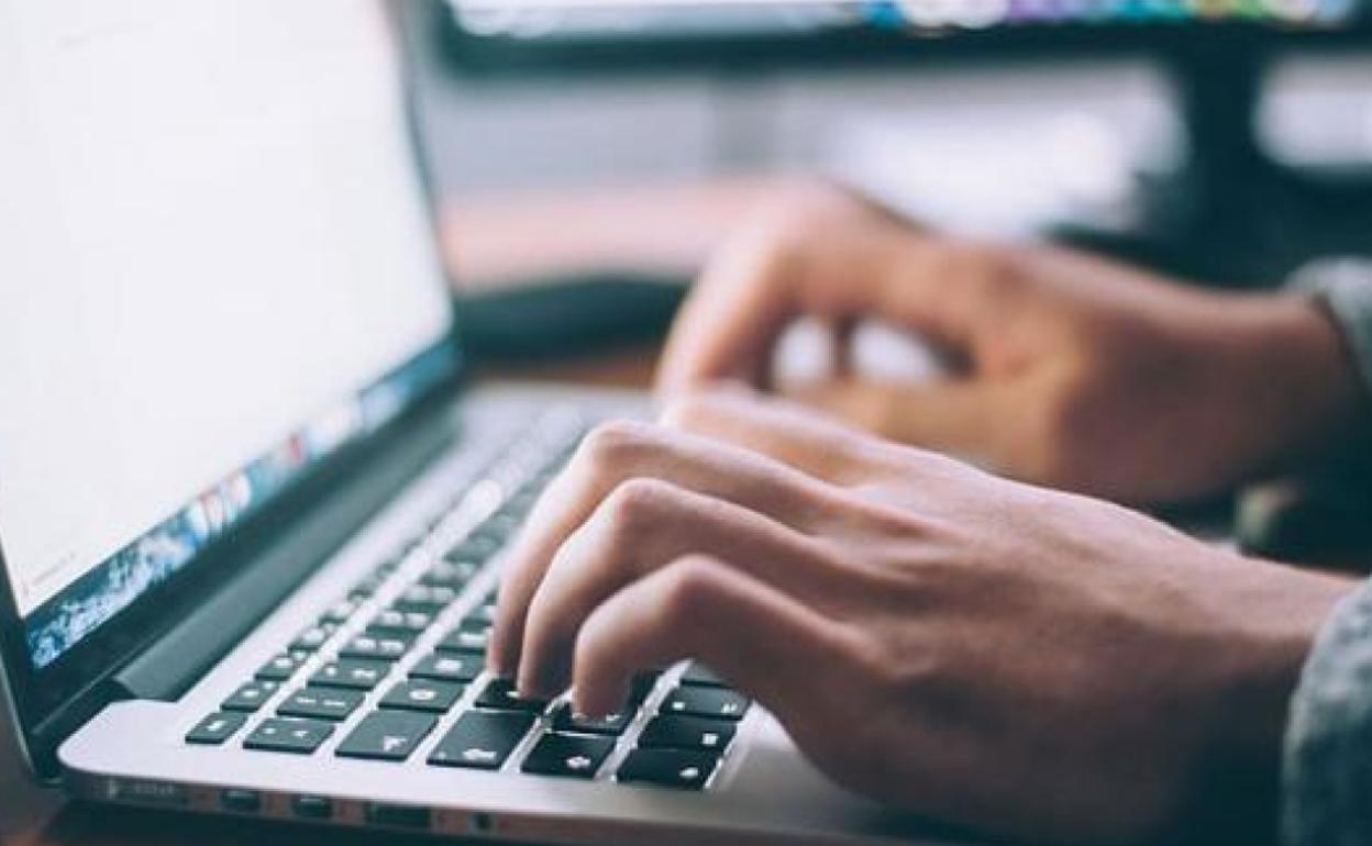 El programa de ingenieros informáticos voluntarios atiende más de 300 peticiones de ayuda de la comunidad educativa