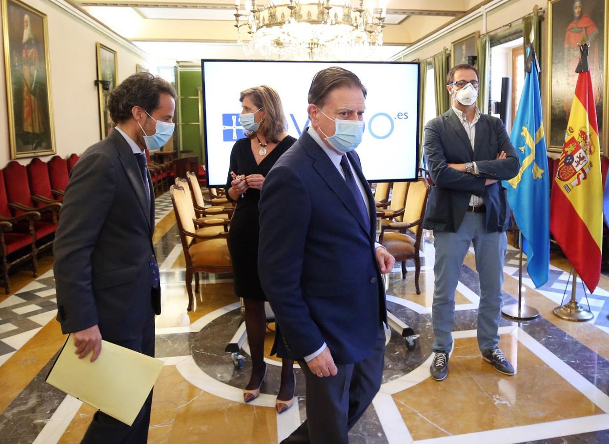 Alfredo Canteli y Nacho Cuesta antes de las comparecencias. 