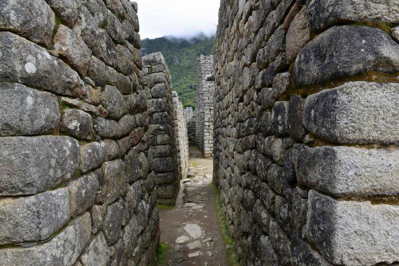 El reclamo turístico más popular de Perú volverá a recibir visitas partir de julio. Después de tres meses cerrado al público a causa de la crisis del coronavirus, las autoridades del país han anunciado un protocolo sanitario para reabrir las ruinas de Machu Picchu. 