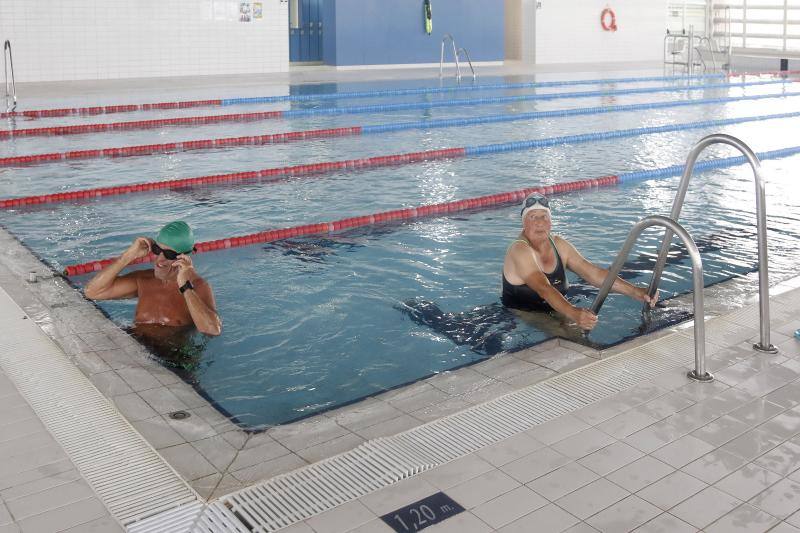 Con la recién estrenada fase 3 de la desescalada algunas piscinas del Principado, como la del Llano, en Gijón, o la del Parque del Oeste, en Oviedo, han decidido volver a abrir sus puertas. 