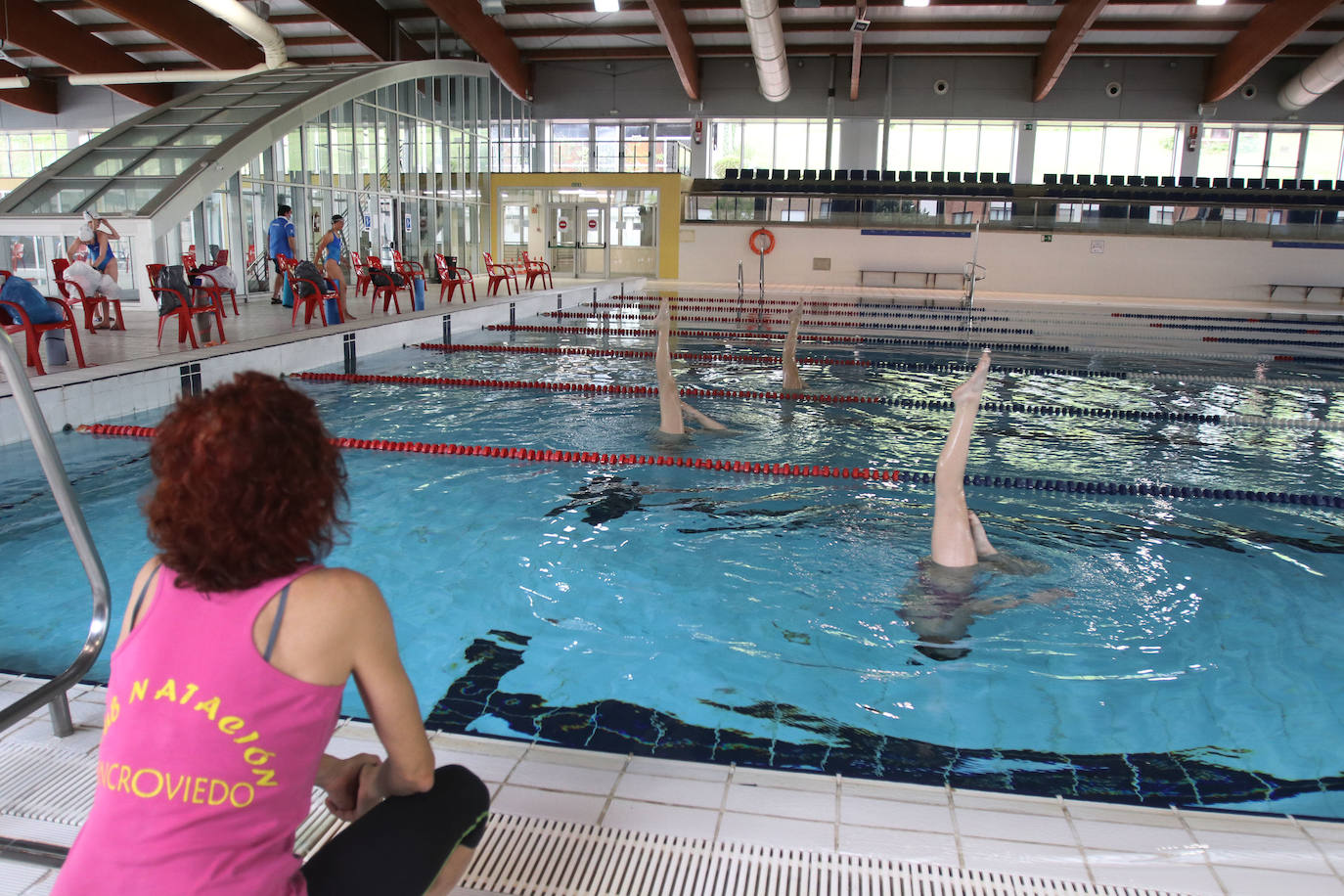 Con la recién estrenada fase 3 de la desescalada algunas piscinas del Principado, como la del Llano, en Gijón, o la del Parque del Oeste, en Oviedo, han decidido volver a abrir sus puertas. 