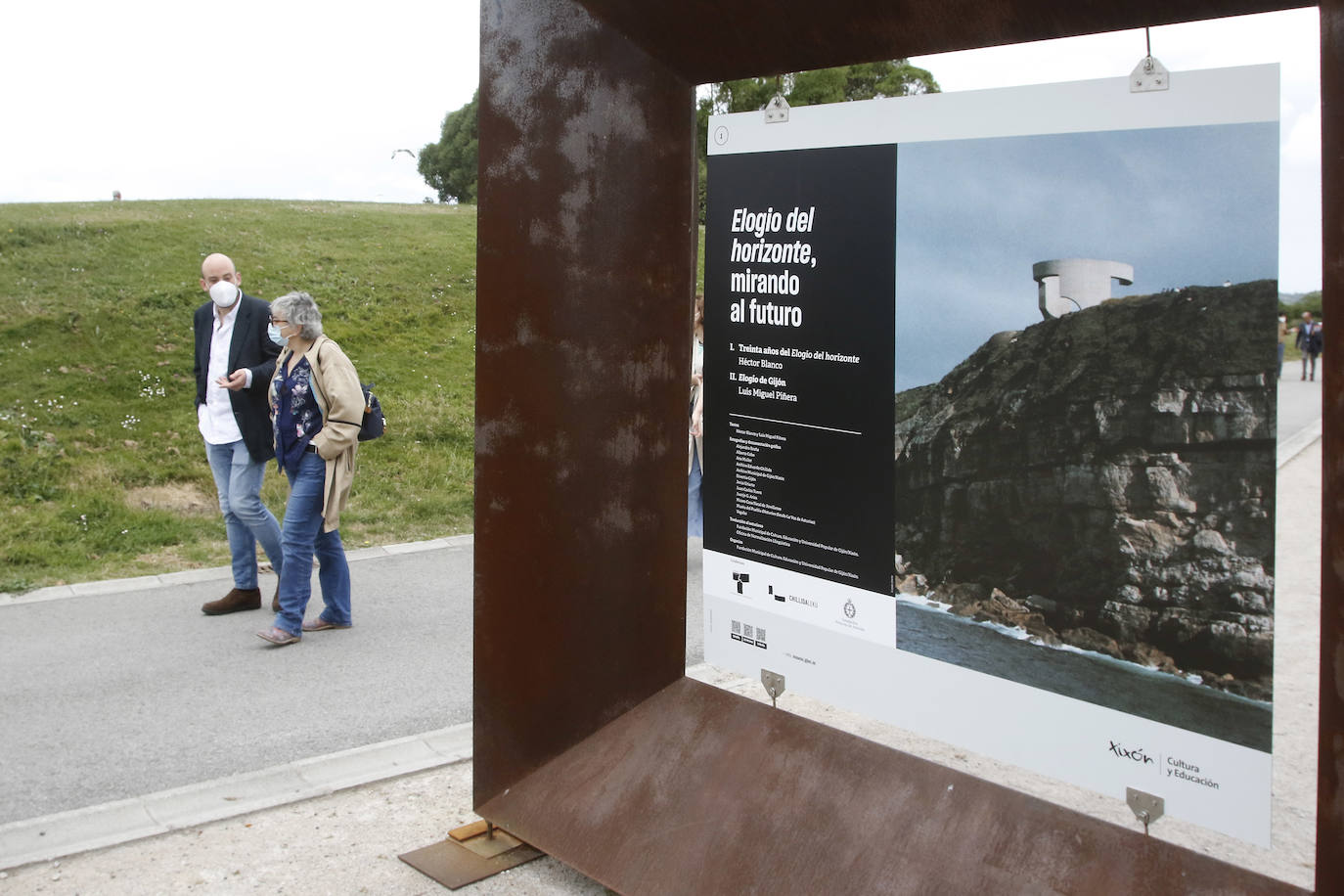 La escultura de Eduardo Chillida celebra su trigésimo cumpleaños reafirmándose como símbolo del horizonte gijonés.