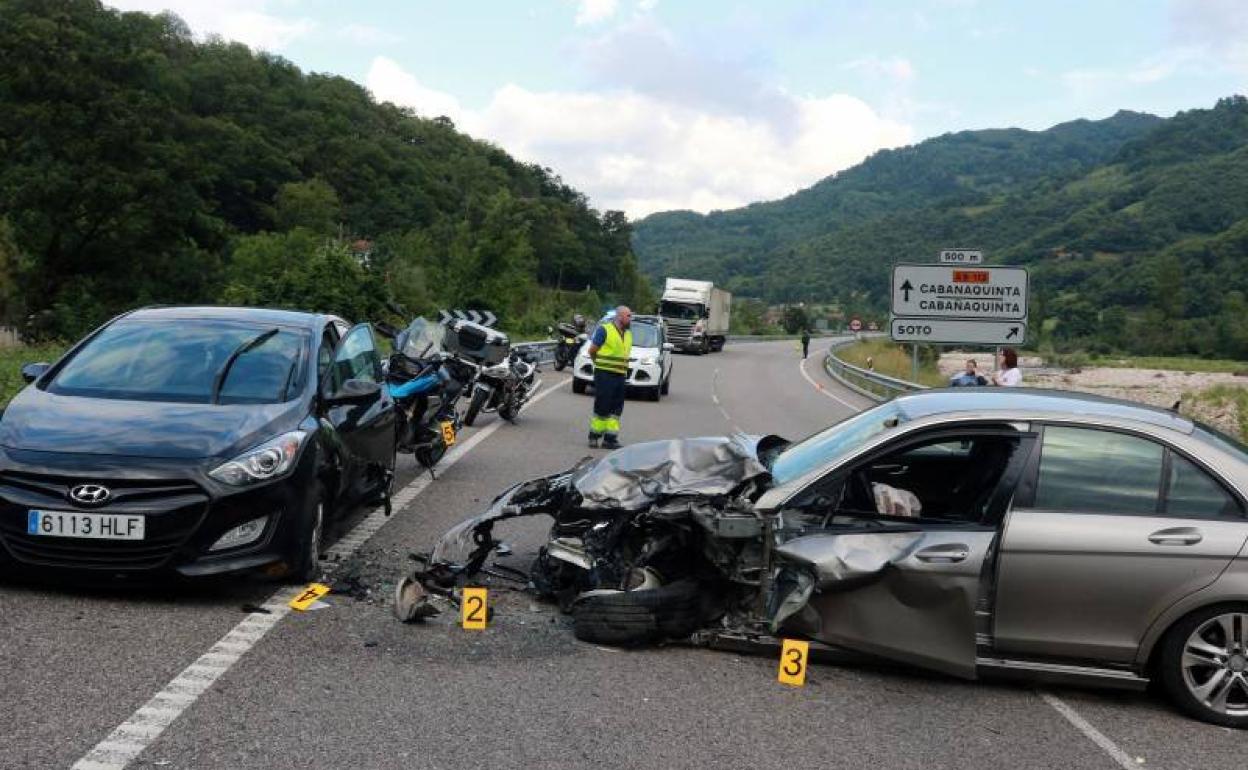 Estado en el que quedó el turismo tras el accidente.