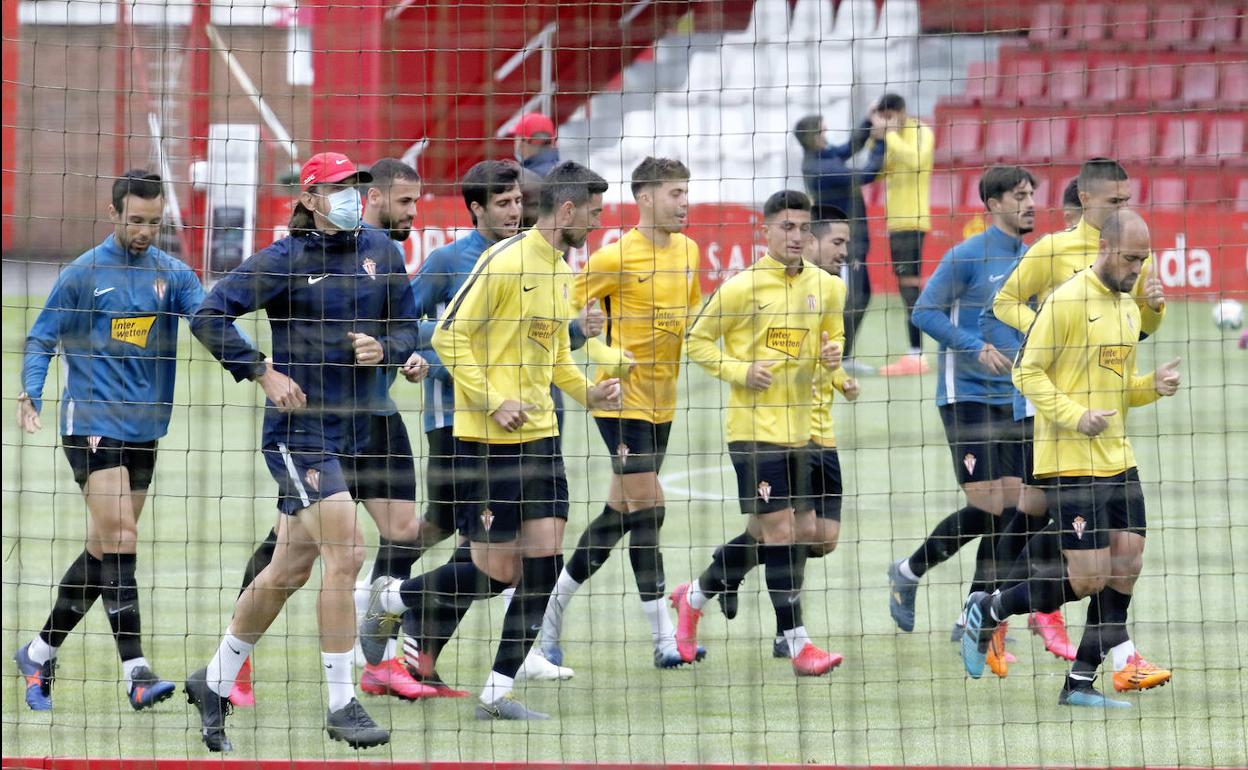 El Sporting adelantará su viaje a La Coruña al sábado