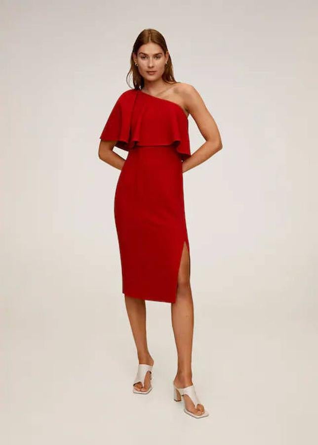 Vestido asimétrico con detalle de volante en la zona del escote y en color rojo de Mango, 49,99 euros.