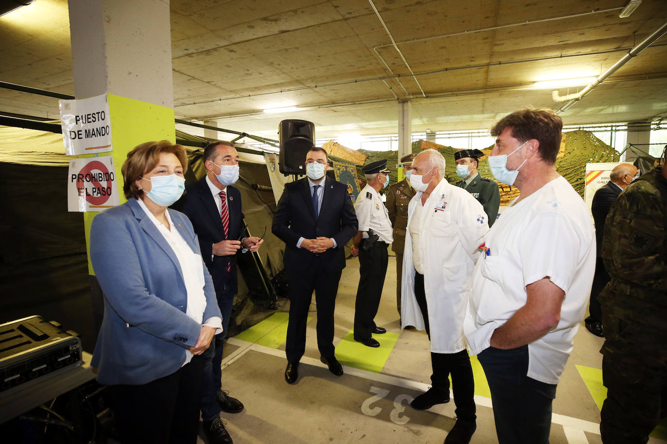 El Regimiento de Infantería Príncipe número 3 ha desmontado este jueves el hospital de campaña instalado en el aparcamiento del Hospital Universitario Central de Asturias el pasado 20 de marzo a causa de la pandemia del coronavirus. Al acto de clausura de la instalación, que nunca llegó a utilizarse, han acudido el presidente regional, Adrián Barbón; la delegada de Gobierno, Delia Losa y el Coronel Jefe del Regimiento, Alfonso Pardo de Santayana. Por otra parte, durante el acto tuvo lugar una protesta en solidaridad con los trabajadores de la EBHI. 