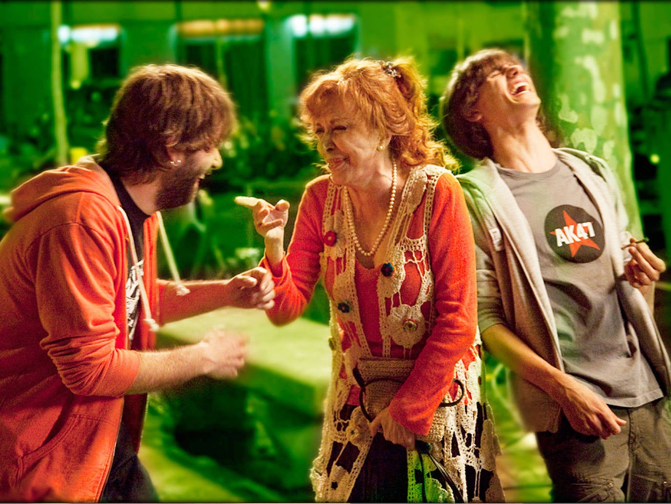 'Sin vergüenza' y '¿Por qué lo llaman amor cuando quieren decir sexo?' la coronaron con sendo premios Goya a mejor actriz de reparto, pero la carrera cinematográfica de Rosa María Sardá, fallecida a los 78 años, está plagada de títulos que le hicieron merecedora también de la Medalla de Oro de la Academia. A lo largo de su carrera ha compartido escena con muchos nombres conocidos del cine español como Fernando Fernán Gómez.