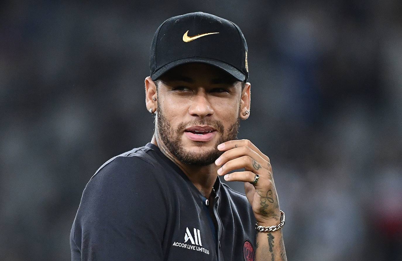 7. Neymar, 95,500 millones de dólares | Los celebrities han ganado de 6.100 millones de dólares brutos, 200 millones menos que en 2019 a causa de la pandemia de coronavirus, según la revista Forbes. Estos son los famosos que más dinero han recibido este año. 